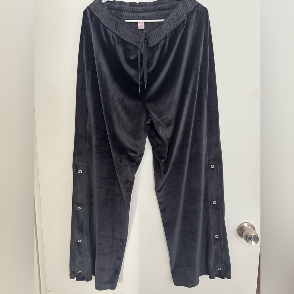 Velour Diamante Wide-Leg Snap
Lounge Pants
